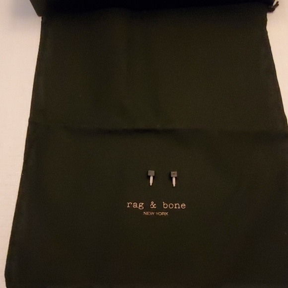 BOOTS - Picture 6 of 8